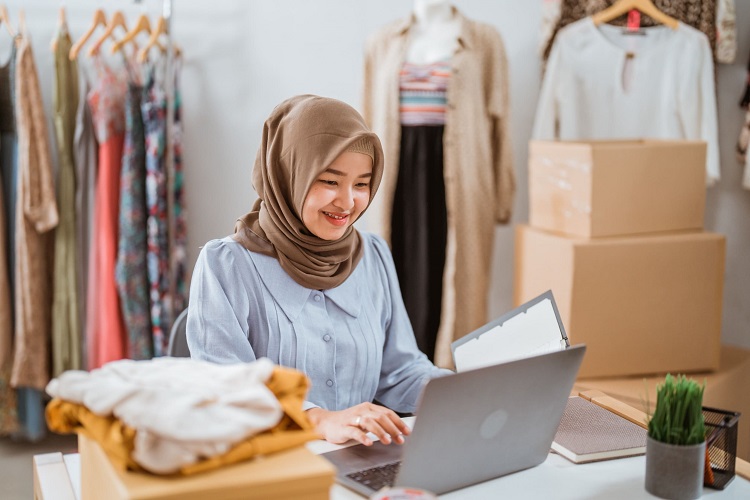 انواع پوشاک موجود در فروشگاه اینترنتی تاج